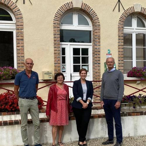 Visite de mme la sous prefete a ferreux quincey